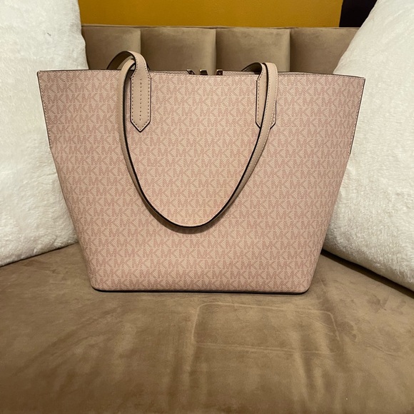 Flash sale ☀️ Micheal Kors Rose Gold Montgomery - Picture 2 of 3